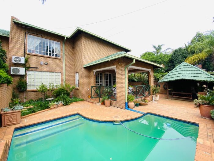 Spacious Wapadrand Townhouse for Sale: Pool, Loft, and Nearby Amenities Await!