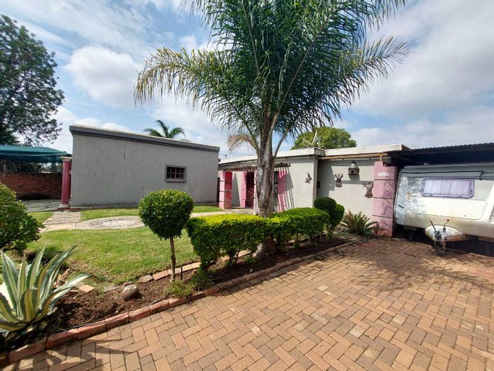 Property #2140206, House pending sale in Booysens