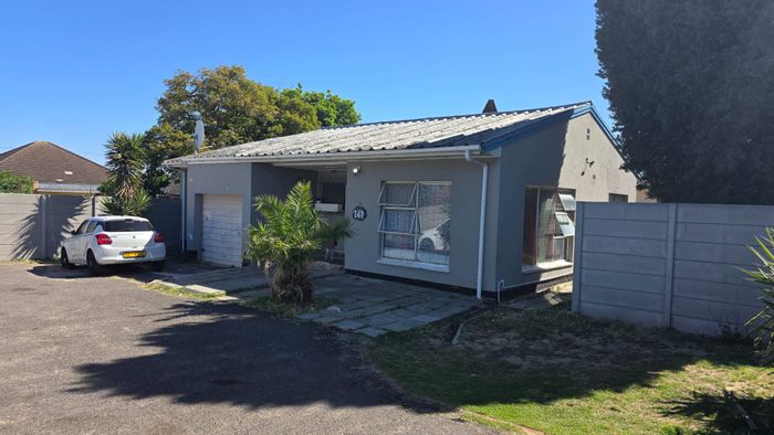 For Sale: House in Belmont Park with multi-tenanted rooms and high ROI potential.