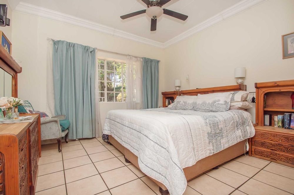 Private main bedroom