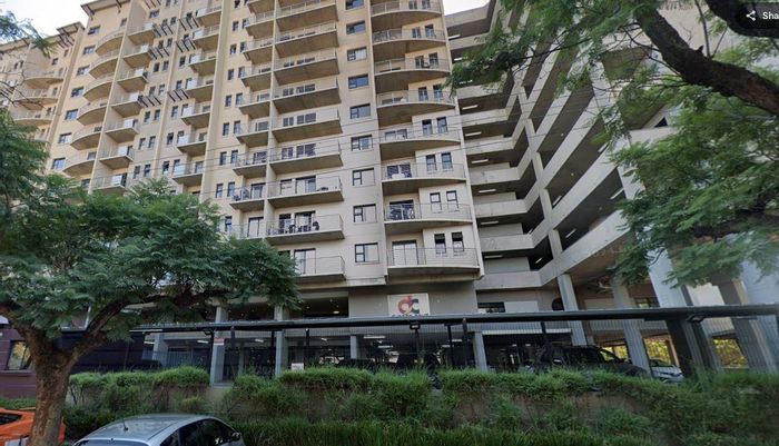 To Rent: Apartment in Hatfield with balcony, 24-hour security, and covered parking.