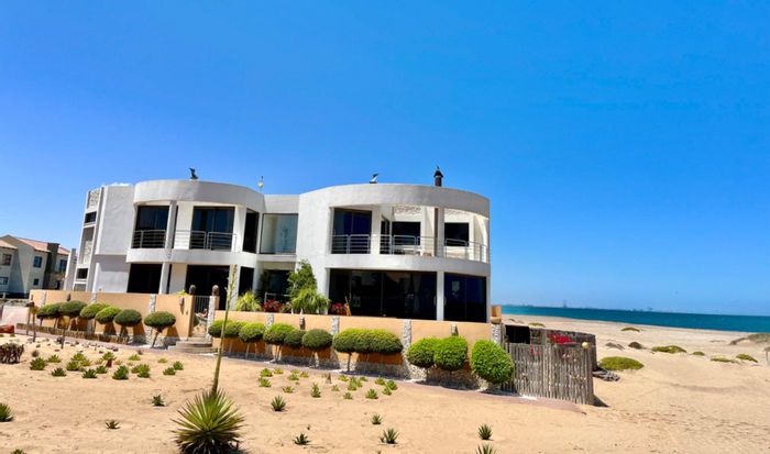 Oceanfront house in Dolphin Beach for sale, features 3 bedrooms, 5 garages.