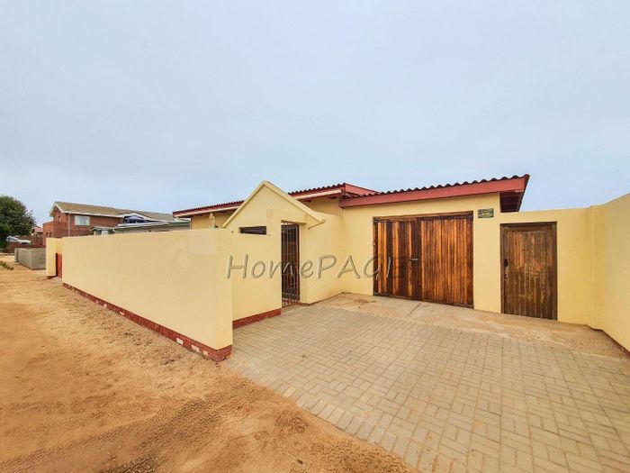 Property #2231003, House for sale in Henties Bay Central