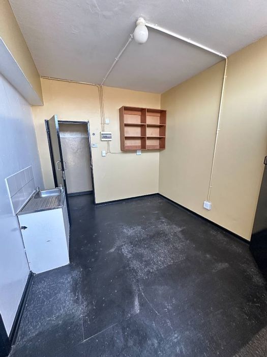 Hillbrow Apartment To Rent: Bachelor unit with kitchen, near shops and transport.