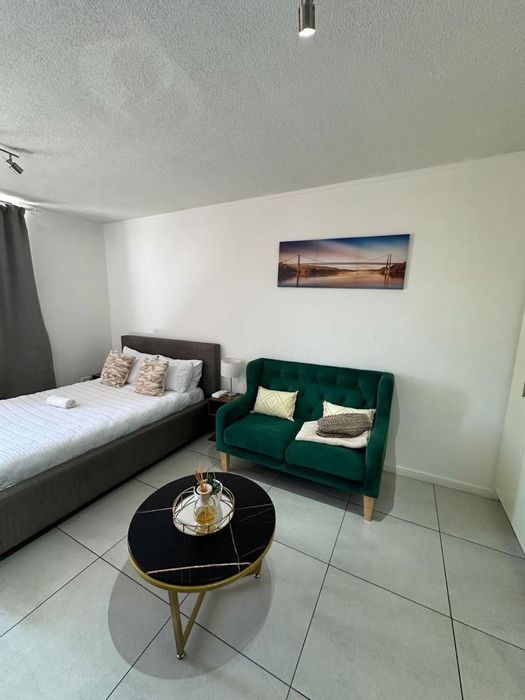 To Rent: Apartment in Windhoek Central, 1 bedroom, furnished, 24hr security.