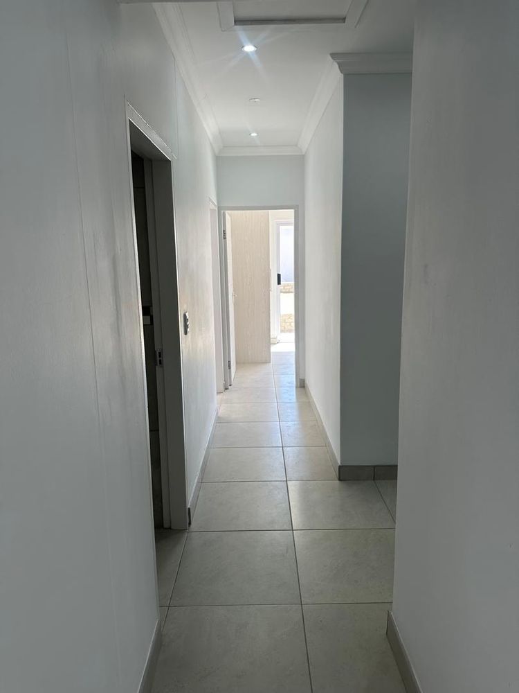 Passsage to downstairs bedrooms