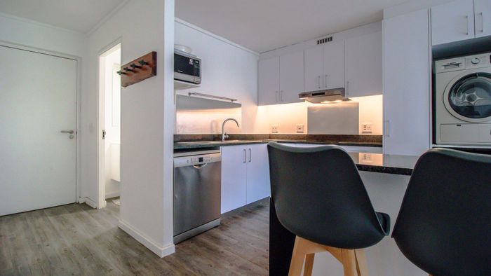 Zonnebloem Apartment For Sale: 2 beds, rooftop pool, secure parking, great investment.