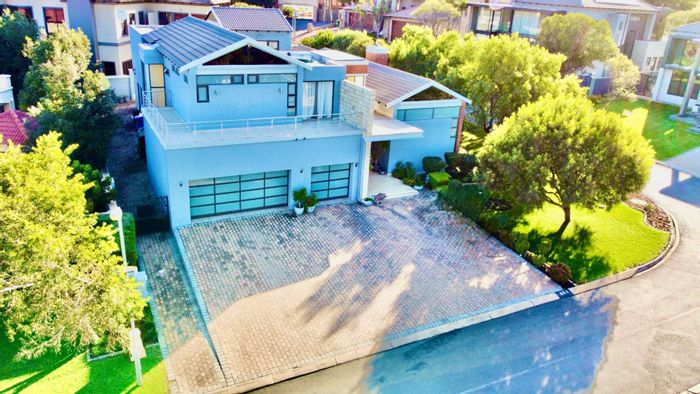 For Sale: House in Aspen Hills with 4 bedrooms, pool, and 3 garages.