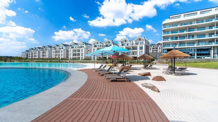 For Sale: Apartment in Waterfall with lagoon access, restaurant, spa, and cinema.