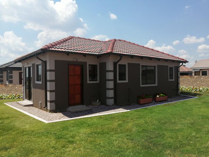 For Sale: House in Crystal Park with 3 bedrooms, amenities, and no hidden fees.