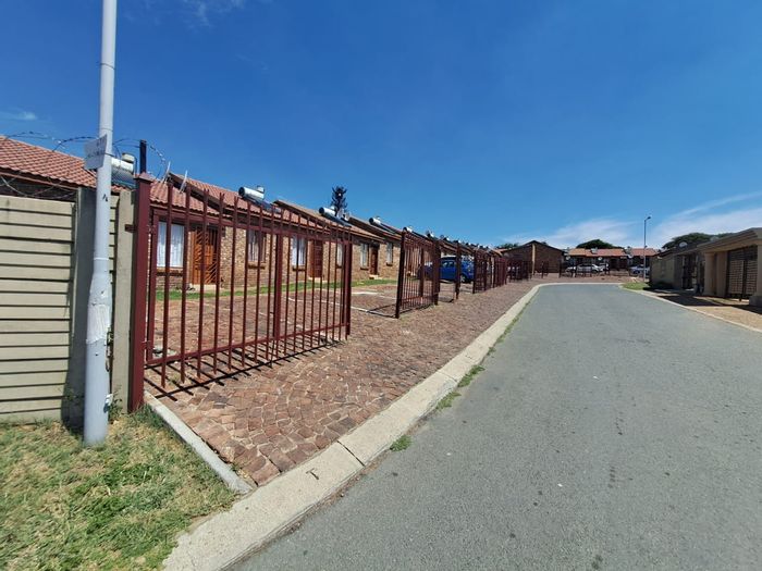 Property #2221690, Apartment for sale in Olievenhoutbosch