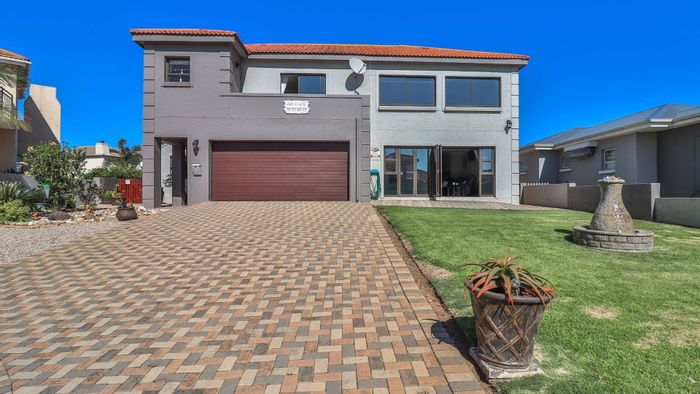 For Sale: House in Hartenbos Heuwels with three bedrooms, sea views, and braai areas.