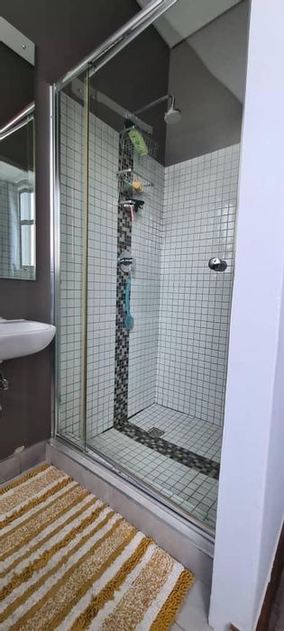 Kleine Kuppe Townhouse To Rent: 3 beds, splash pool, study, 24-hour security.