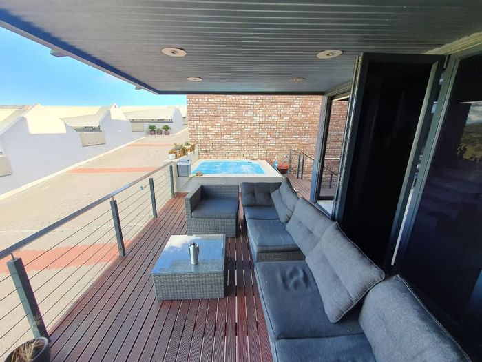 Townhouse for Rent in Avis: 2 beds, pool service, patio with braai.