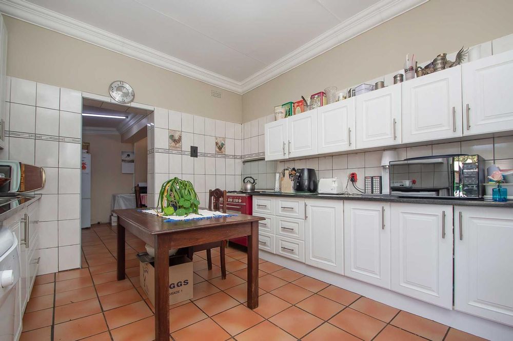 Modern kitchen with solid granite and clean cut cupboards