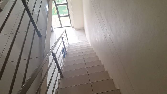 Cimbebasia Apartment For Sale: 2 Bedrooms, 1 Bathroom, Garage, Safe Neighborhood.