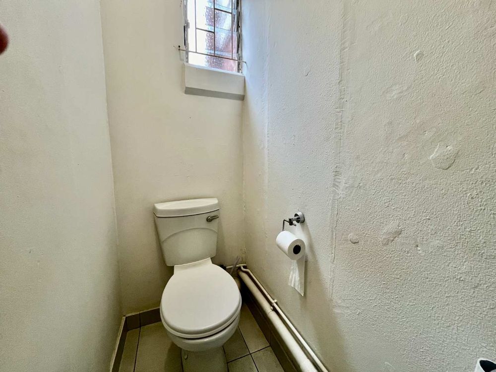 Guest Toilet 