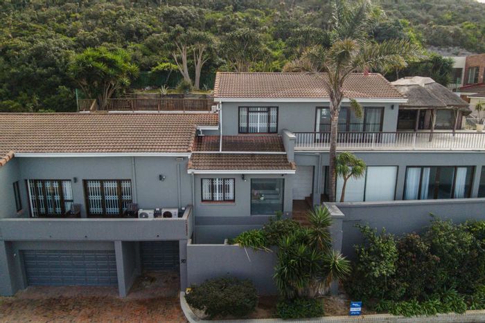 For Sale: House in Amsterdamhoek with 5 bedrooms, private jetty, and 4 garages.