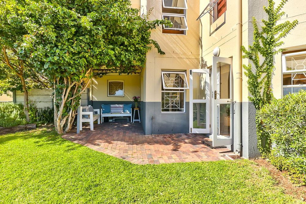 Dining and entertainment area in garden