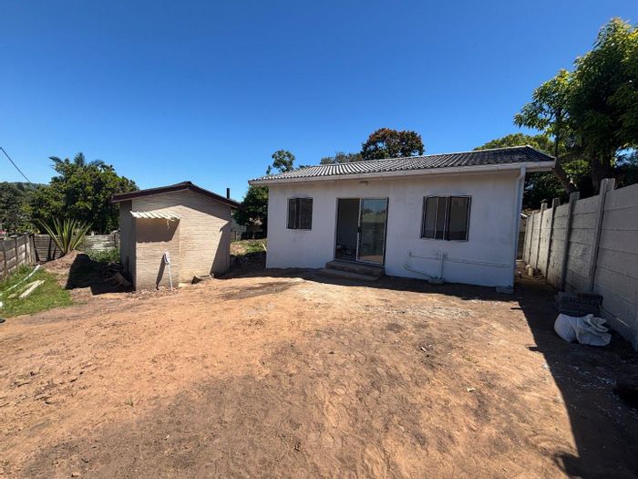 Pet-friendly cottage in Pinelands, 2 beds, 2 baths, prepaid utilities. To Rent.