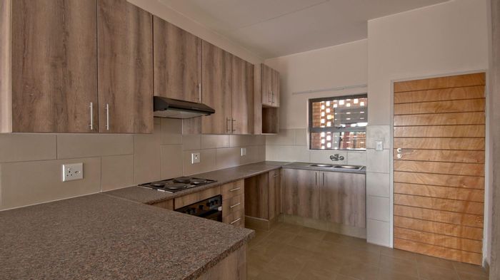 3-Bedroom Apartment in Wierdapark To Rent with Security, Balcony, and Laundry Facilities.