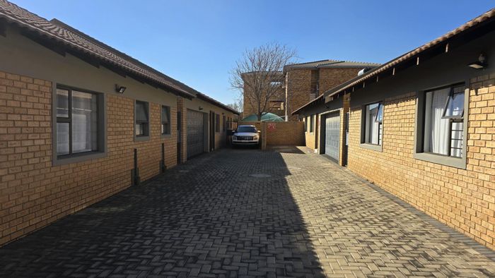 New Redruth Cluster For Sale: 3 beds, double garage, private yard, security features.