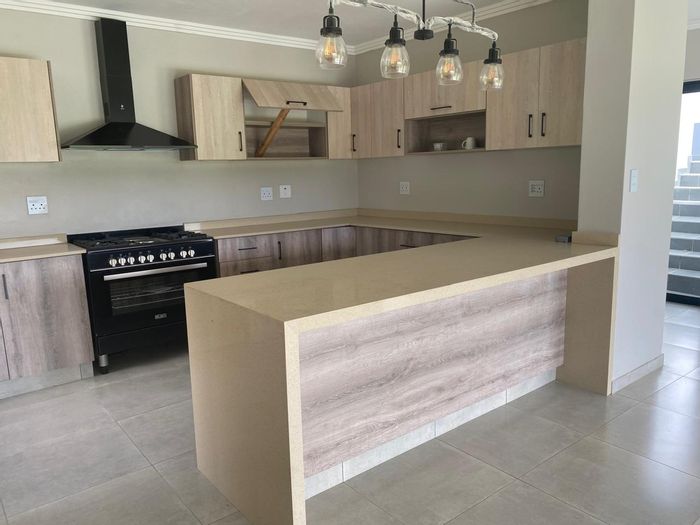 Property #2432833, House Rental Monthly in Palm Lakes Estates