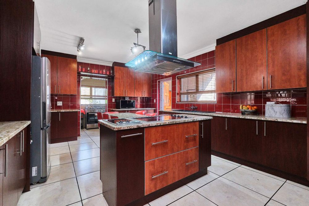 Beautiful spacious kitchen