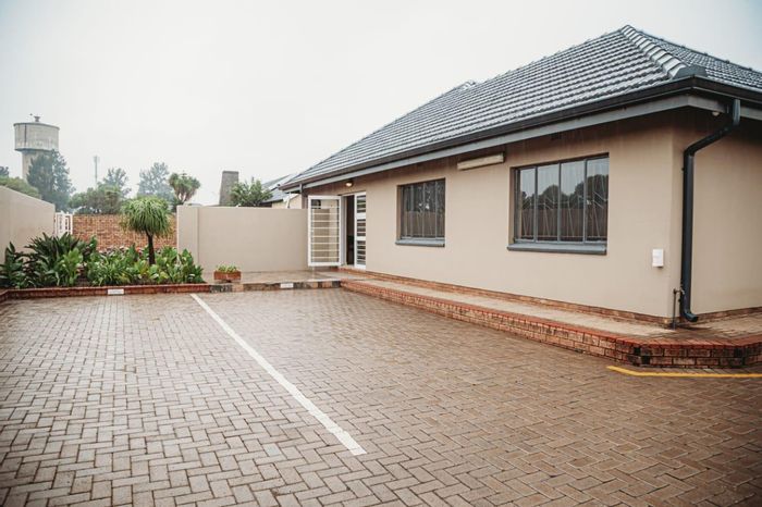 Property #2141810, Office rental monthly in Klipfontein
