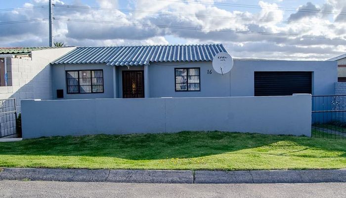 Arcadia House For Sale: En-suite, garden, carport, fibre-ready, potential third bedroom.