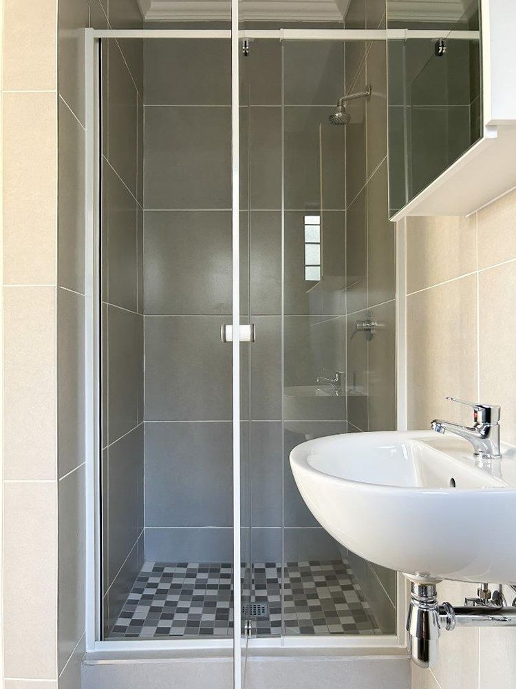 Main bedroom ensuite