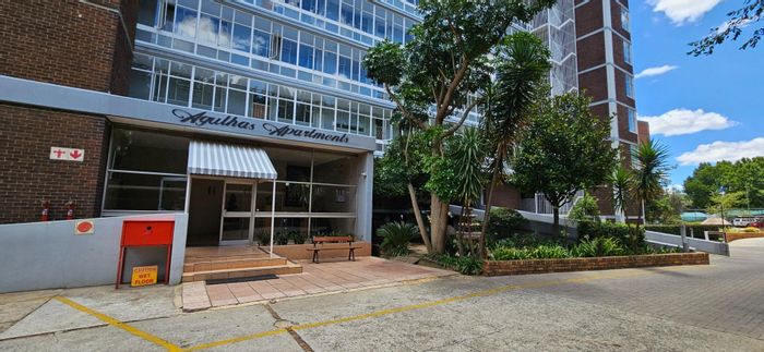 Property #2389851, Apartment For Sale in Bedford Gardens
