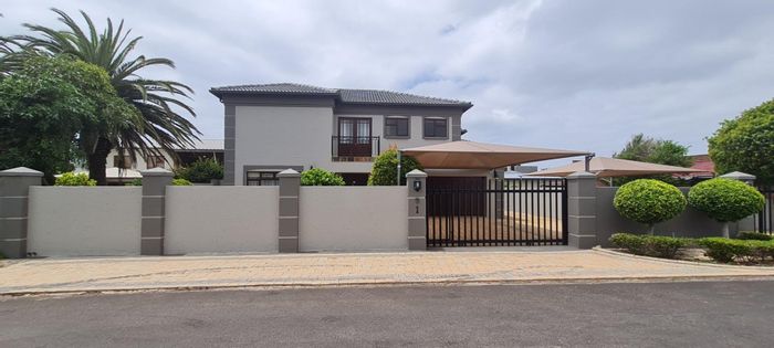 Property #2091662, House pending sale in Hartenbos Central