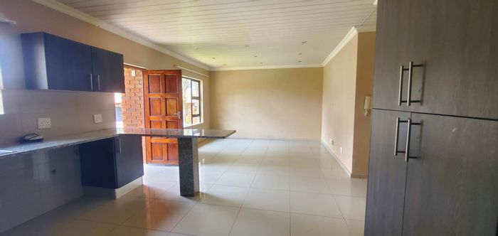 Groblerpark House For Sale: 3 Bedrooms, garage, garden, secure complex, ideal for families.