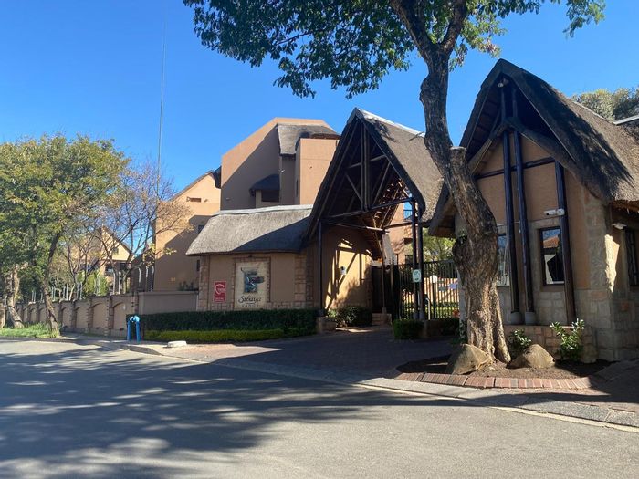 Loft Apartment for Sale in Lonehill: Pool, Tennis Courts, 24-Hour Security.