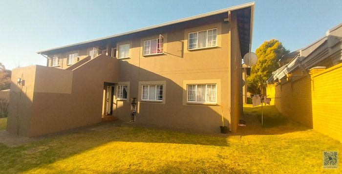 3-Bedroom Apartment For Sale in Die Hoewes with Pool, Braai Area, and Security.