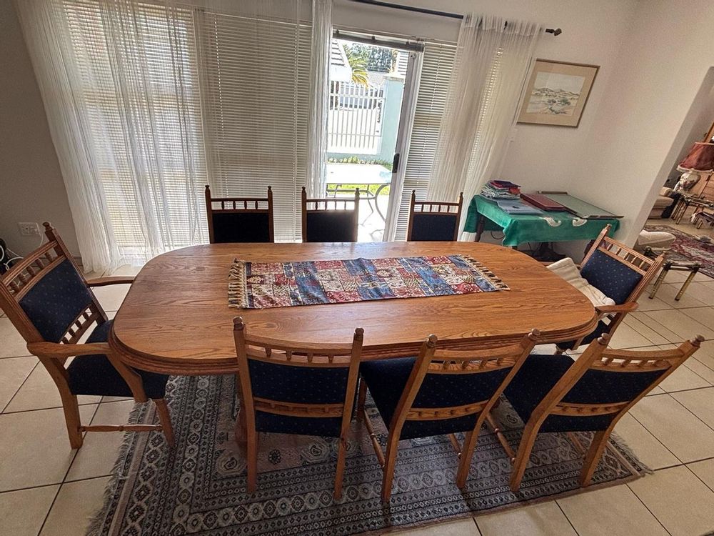 The dining room opens-up to the BBQ patio and is large enough to host a large 8-seater dining room settee