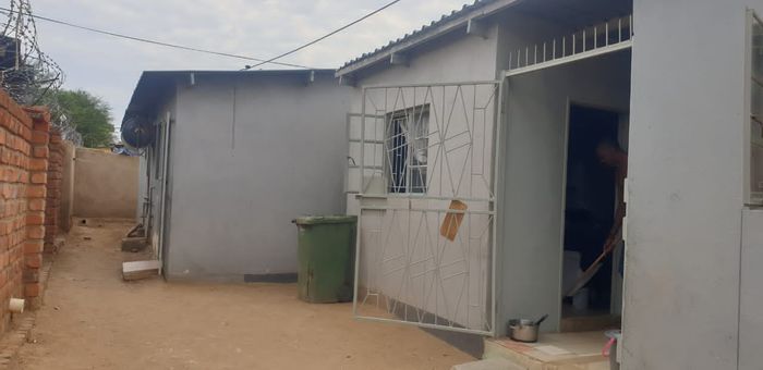 For Sale: House in Okuryangava with 3 bedrooms, flat, and secure boundary wall.