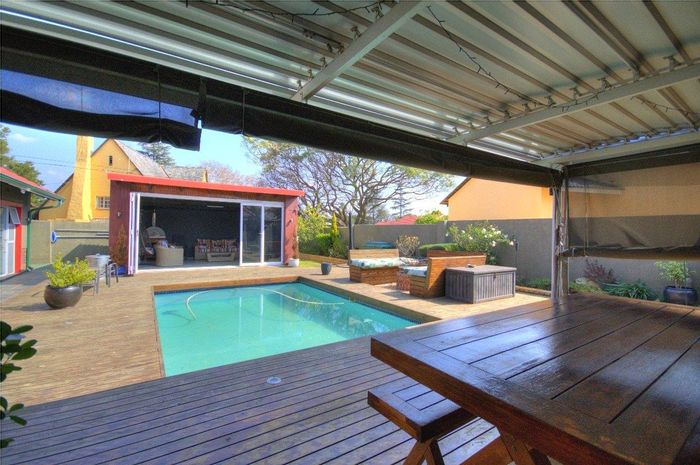 For Sale: House in Brackendowns with pool, cinema room, and extensive security features.