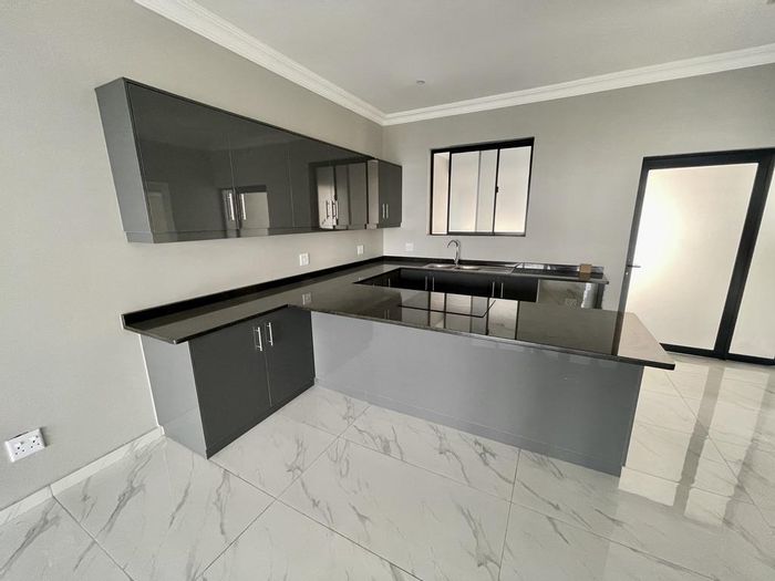 To Rent: Spacious 3-Bedroom Apartment in Durban North Central with City and Sea Views.