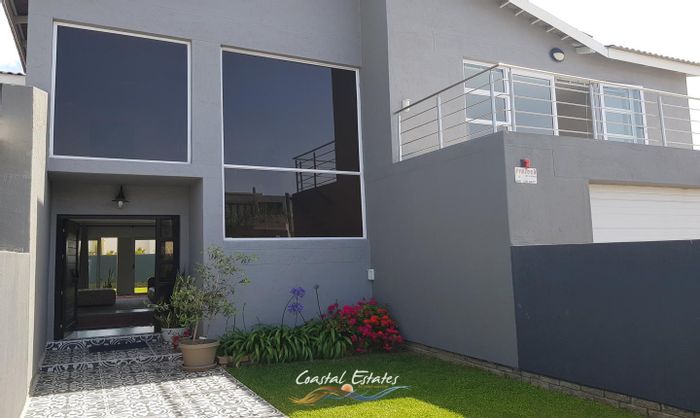 For Sale: Spacious Kramersdorf house with 4 bedrooms, garages, and outdoor living.