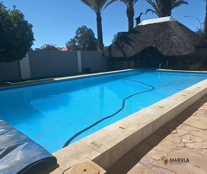 For Sale: Spacious Academia House with Flat, Pool, and Entertainment Areas.