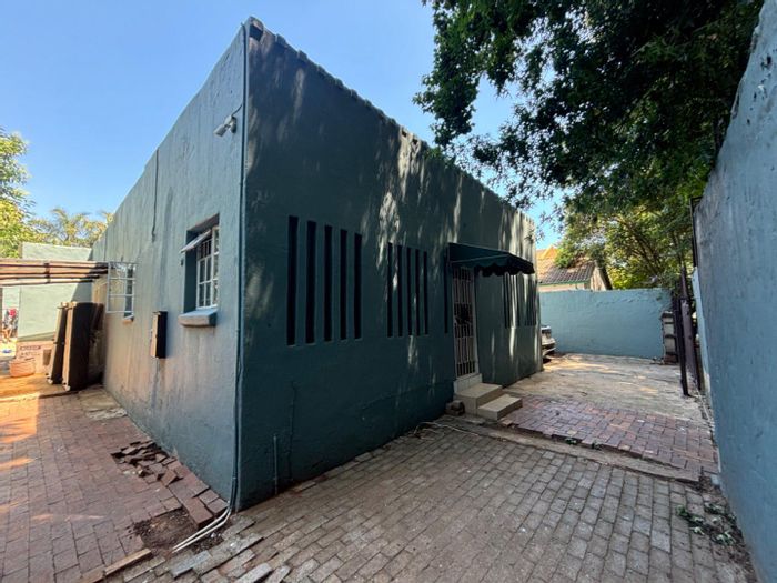 Versatile 6-bedroom house with income potential in Westdene, For Sale.