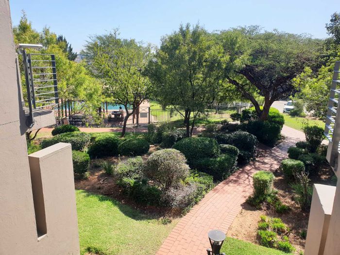 Apartment To Rent in Jackal Creek Golf Estate with pool, gym, and clubhouse access.