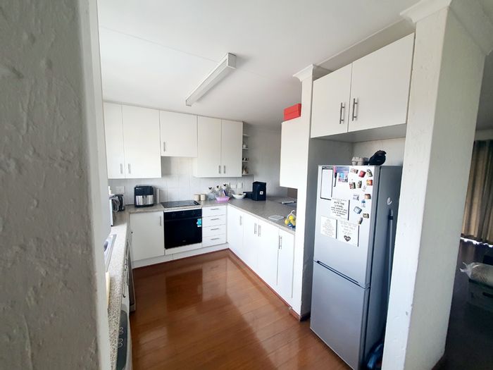 2-Bedroom Apartment to Rent in Vorna Valley, near amenities and secure parking.