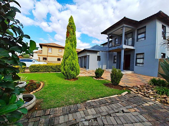 4-Bedroom House To Rent in Savannah Country Estate with garden and double garage.