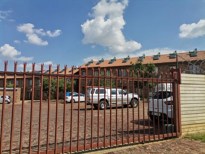 Property #2213673, Apartment for sale in Olievenhoutbosch