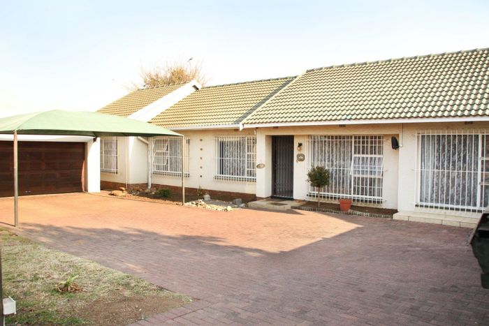 For Sale: House in Brackendowns Ext 2 with 4 beds, double garage, and outdoor braai.