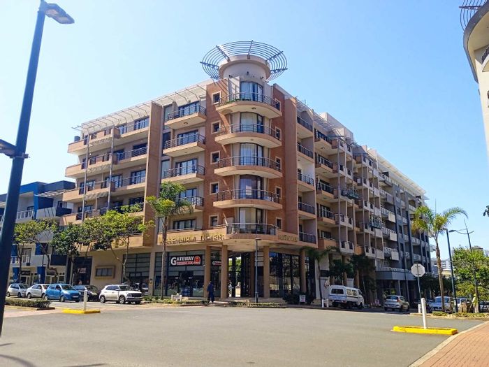 Umhlanga Ridge Apartment To Rent: 1 bed, secure parking, near shopping and schools.