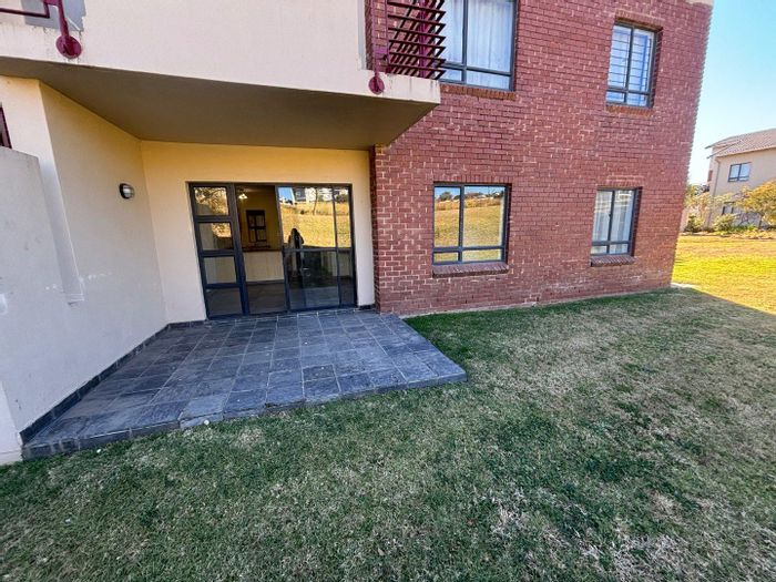1-Bedroom Apartment To Rent in Jackal Creek Golf Estate with parking and amenities.